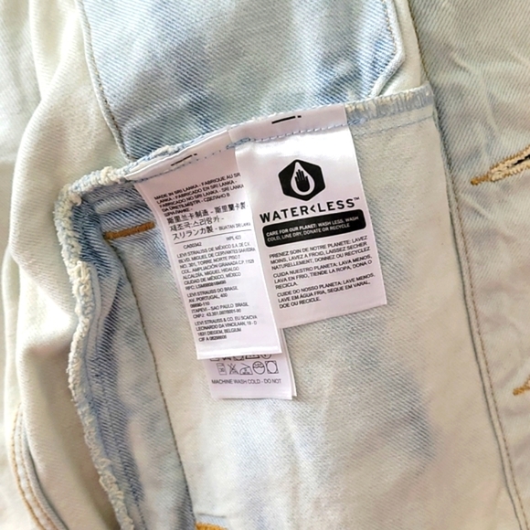 Levi's Embroidered Ex-Boyfriend Trucker Jacket NWT - Picture 8 of 9